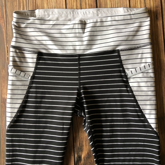 Athleta Black & White Stripe Capri Leggings M - Picture 2 of 6